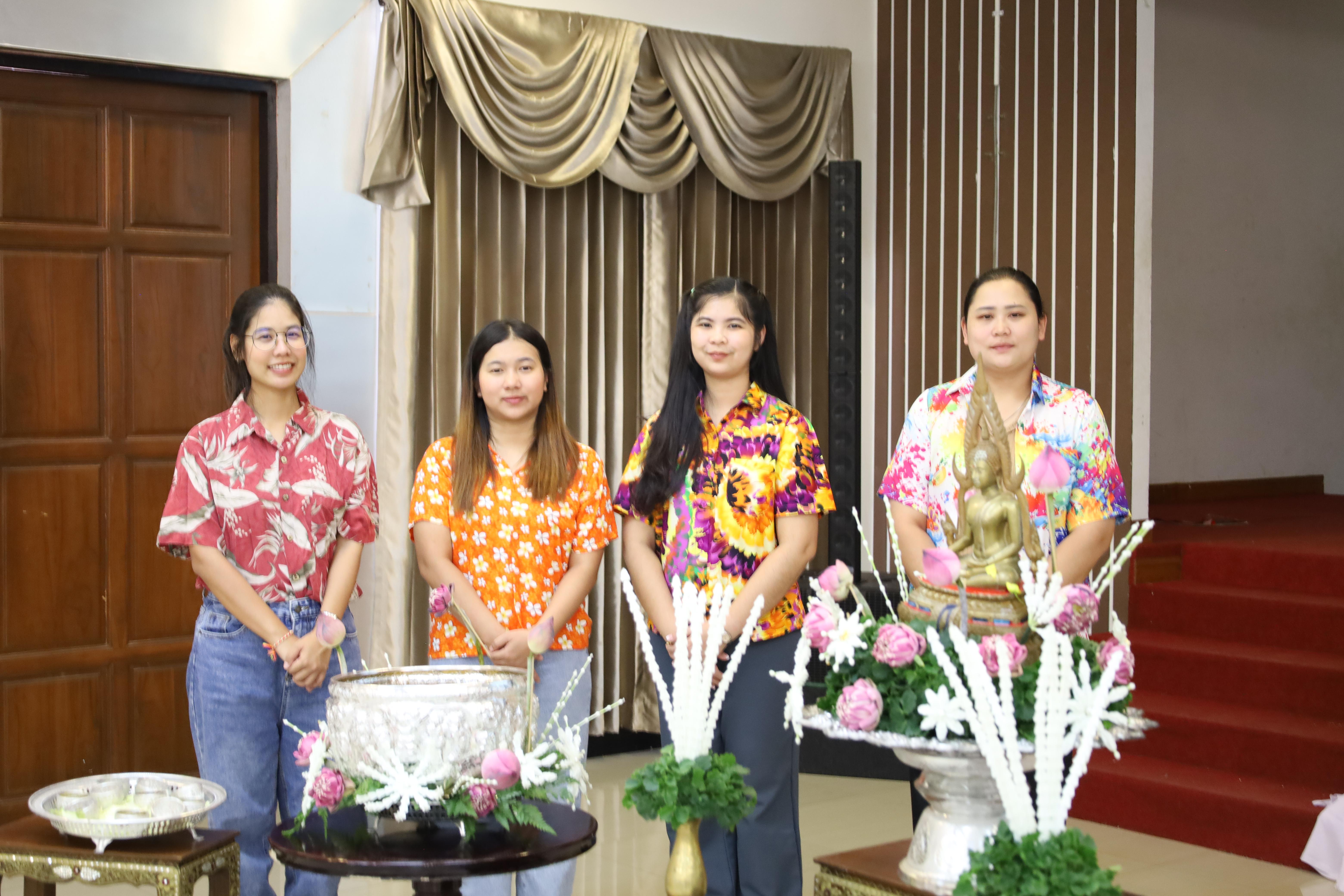 209. วันที่ 26 เมษายน 2568 สาขาการบริหารการศึกษา ได้จัดกิจกรรมรดน้ำดำหัวคณาจารย์ระดับบัณฑิตศึกษา ประจำสาขาการบริหารการศึกษา ณ ห้องประชุมครุร่มสัก 1 ชั้น 3 อาคารคณะครุศาสตร์